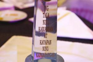 Willy M. Tan was awarded as the Most Outstanding Kapampangan in Social Service category